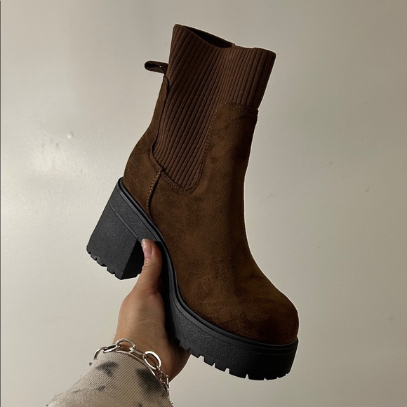 Soda Shoes - Soda Chunky Brown Platform Chelsea Boot - Women's 7